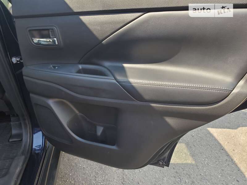 Внедорожник / Кроссовер Mitsubishi Outlander 2018 в Кропивницком