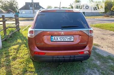 Mitsubishi outlander 2013 года