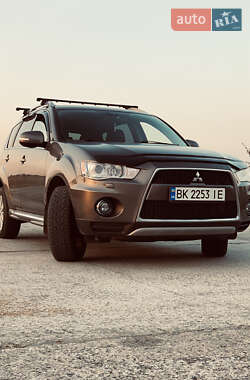 Внедорожник / Кроссовер Mitsubishi Outlander 2009 в Рафаловке