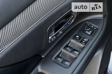 Внедорожник / Кроссовер Mitsubishi Outlander 2019 в 