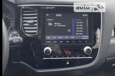 Внедорожник / Кроссовер Mitsubishi Outlander 2019 в 