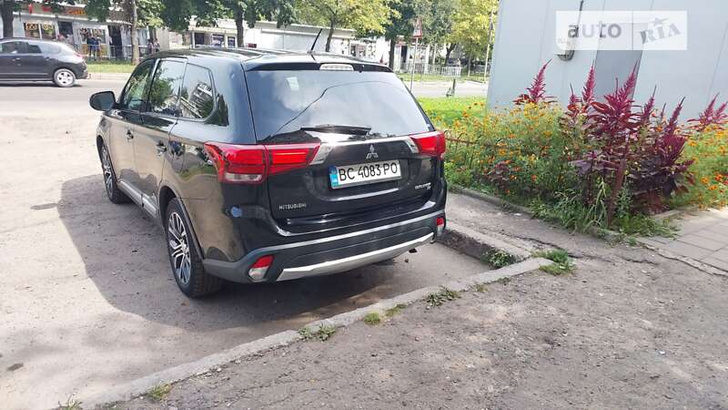 Внедорожник / Кроссовер Mitsubishi Outlander 2015 в Львове