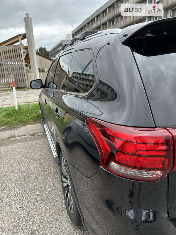 Внедорожник / Кроссовер Mitsubishi Outlander 2019 в Ужгороде