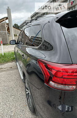 Внедорожник / Кроссовер Mitsubishi Outlander 2019 в 