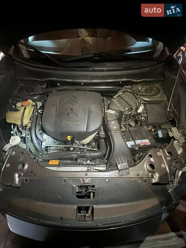 Внедорожник / Кроссовер Mitsubishi Outlander 2011 в Бродах