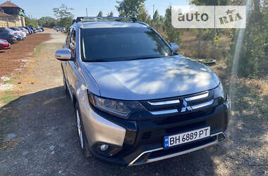 Позашляховик / Кросовер Mitsubishi Outlander 2019 в Одесі