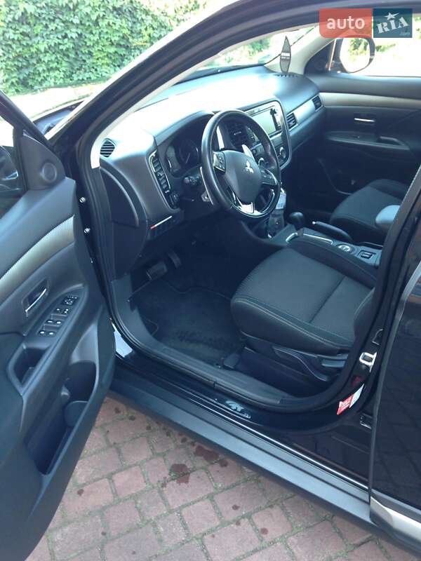 Позашляховик / Кросовер Mitsubishi Outlander 2016 в Сарнах фото 8 Позашляховик / Кросовер Mitsubishi Outlander 2016 в Сарнах