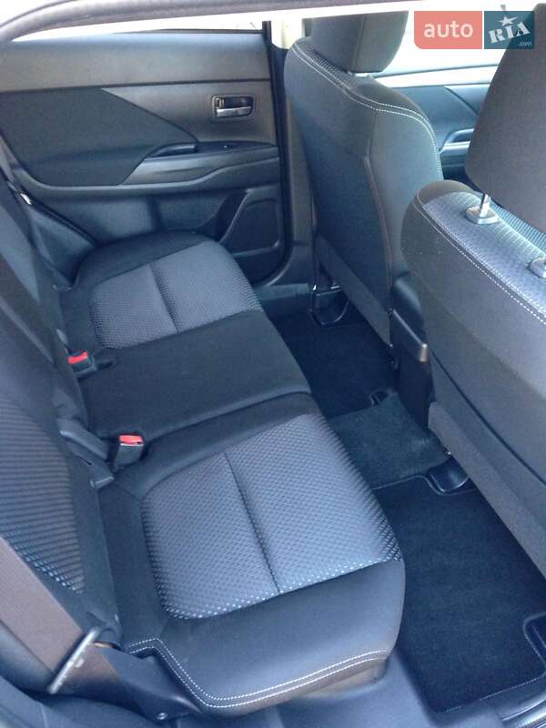 Позашляховик / Кросовер Mitsubishi Outlander 2016 в Сарнах фото 15 Позашляховик / Кросовер Mitsubishi Outlander 2016 в Сарнах