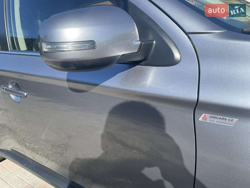 Внедорожник / Кроссовер Mitsubishi Outlander 2012 в Иршаве