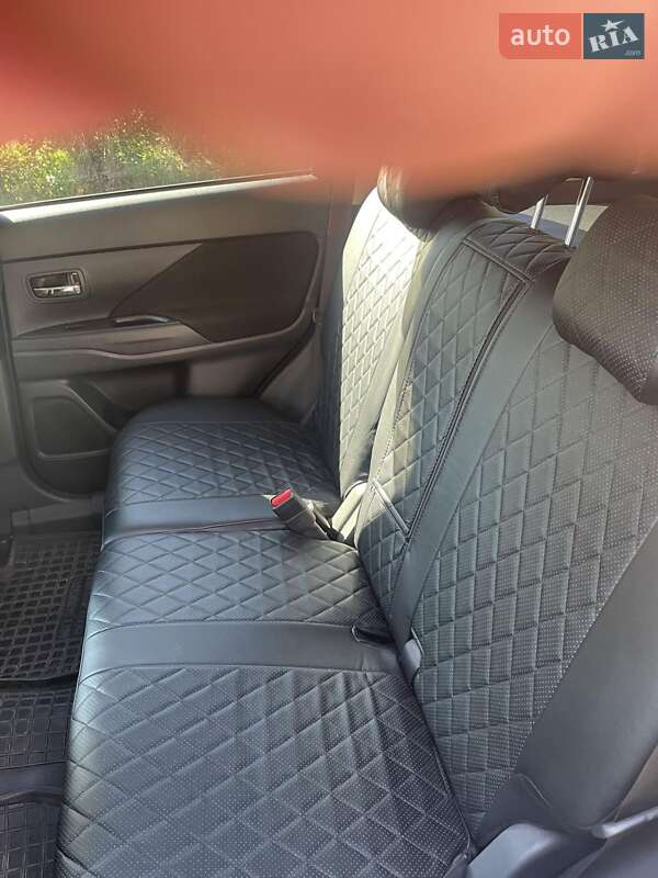 Внедорожник / Кроссовер Mitsubishi Outlander 2012 в Иршаве