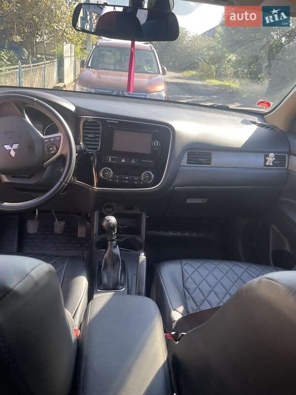 Внедорожник / Кроссовер Mitsubishi Outlander 2012 в Иршаве