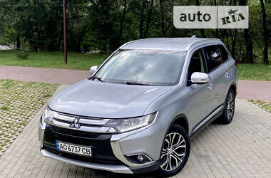 Внедорожник / Кроссовер Mitsubishi Outlander 2017 в 