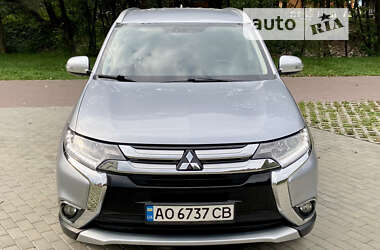 Внедорожник / Кроссовер Mitsubishi Outlander 2017 в 