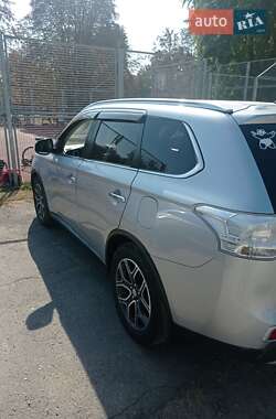 Mitsubishi Outlander 2015