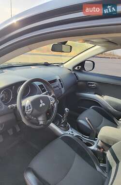 Внедорожник / Кроссовер Mitsubishi Outlander 2010 в 