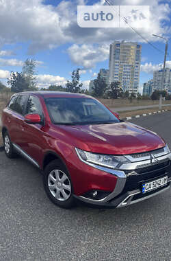 Позашляховик / Кросовер Mitsubishi Outlander 2021 в Черкасах