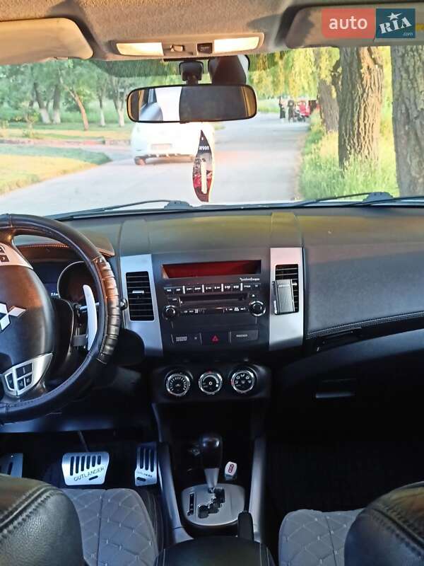 Внедорожник / Кроссовер Mitsubishi Outlander 2011 в Ровно