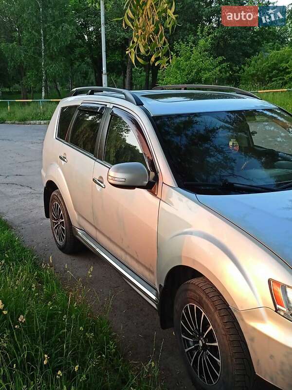 Mitsubishi Outlander 2011