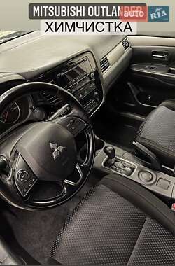 Позашляховик / Кросовер Mitsubishi Outlander 2016 в Києві