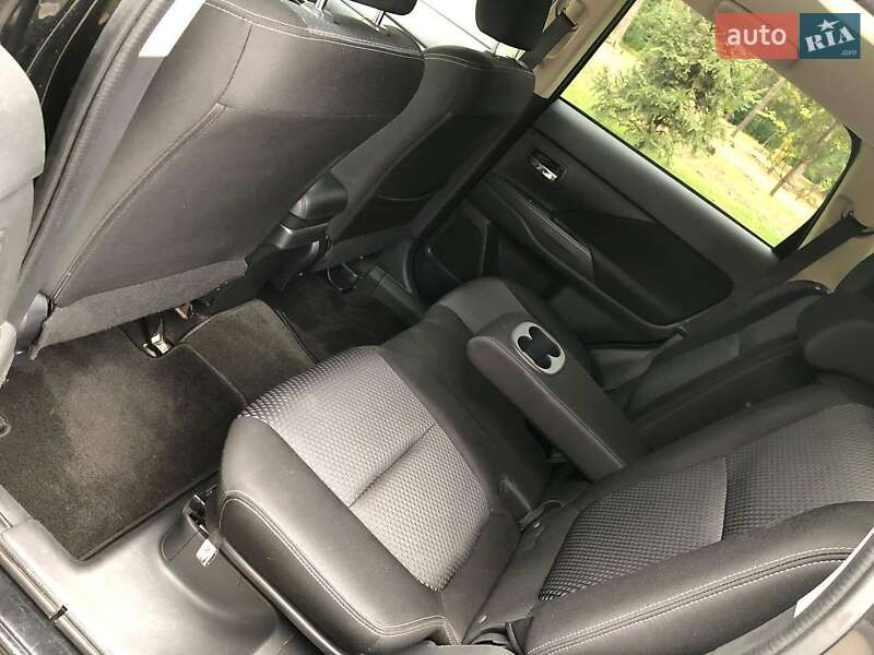 Позашляховик / Кросовер Mitsubishi Outlander 2016 в Києві