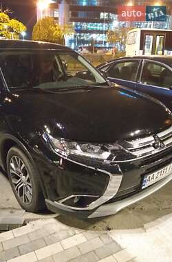 Позашляховик / Кросовер Mitsubishi Outlander 2016 в Києві