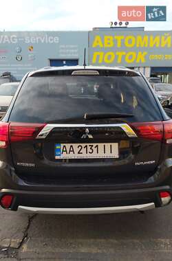 Позашляховик / Кросовер Mitsubishi Outlander 2016 в Києві