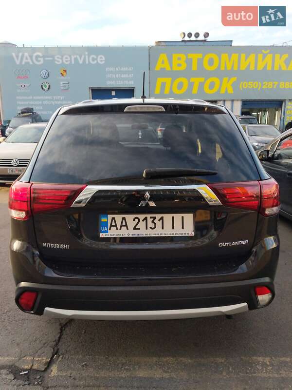 Позашляховик / Кросовер Mitsubishi Outlander 2016 в Києві