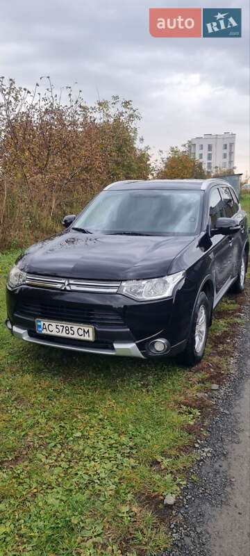 Внедорожник / Кроссовер Mitsubishi Outlander 2014 в Луцке