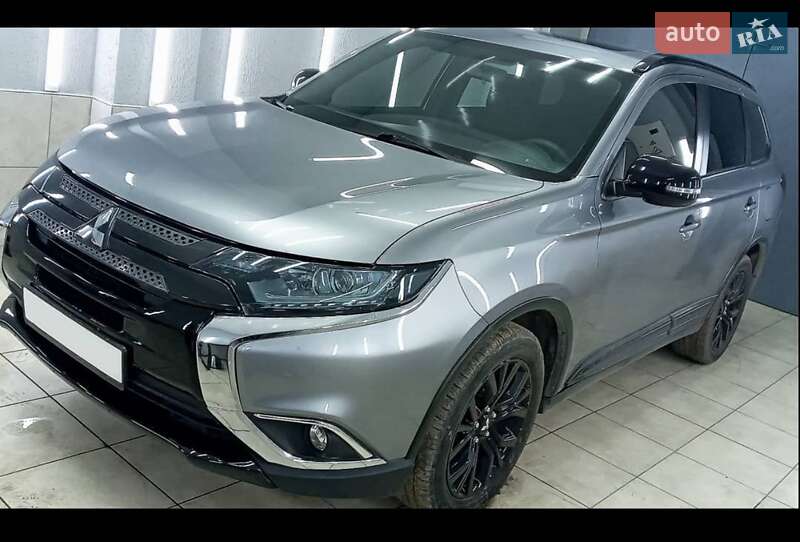 Внедорожник / Кроссовер Mitsubishi Outlander 2017 в Запорожье