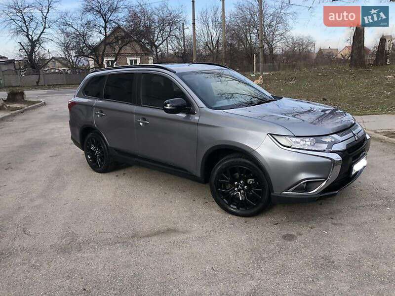 Внедорожник / Кроссовер Mitsubishi Outlander 2017 в Запорожье