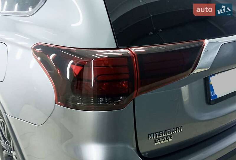 Внедорожник / Кроссовер Mitsubishi Outlander 2017 в Запорожье