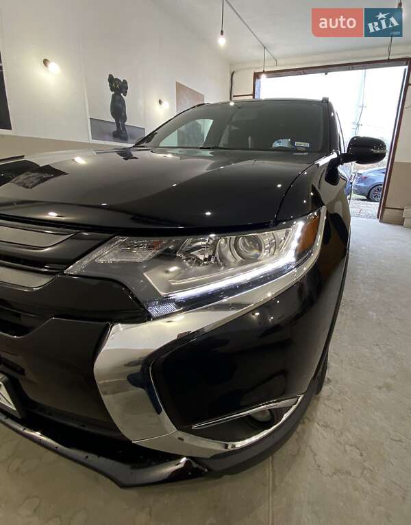 Позашляховик / Кросовер Mitsubishi Outlander 2017 в Вінниці