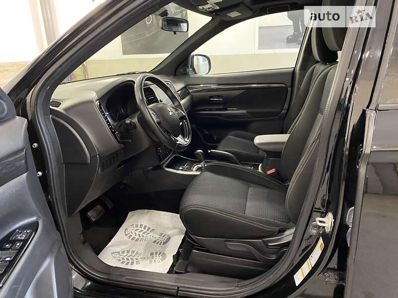 Позашляховик / Кросовер Mitsubishi Outlander 2017 в Вінниці
