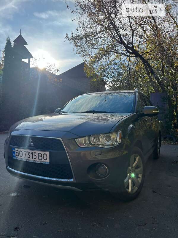 Внедорожник / Кроссовер Mitsubishi Outlander 2010 в Хмельницком