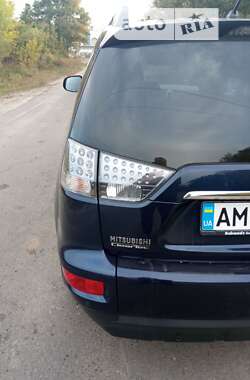 Позашляховик / Кросовер Mitsubishi Outlander 2011 в 