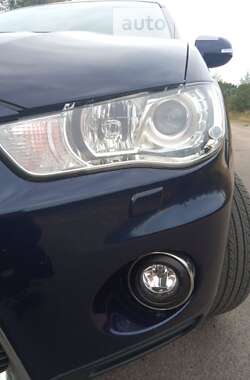 Позашляховик / Кросовер Mitsubishi Outlander 2011 в 