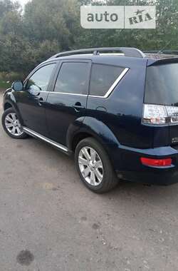 Позашляховик / Кросовер Mitsubishi Outlander 2011 в 