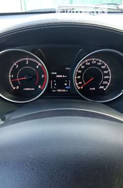 Позашляховик / Кросовер Mitsubishi Outlander 2011 в 