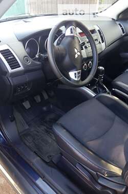 Позашляховик / Кросовер Mitsubishi Outlander 2011 в 