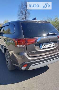 Позашляховик / Кросовер Mitsubishi Outlander 2020 в Києві