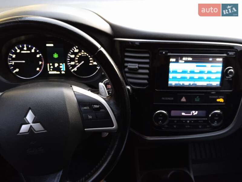 Внедорожник / Кроссовер Mitsubishi Outlander 2013 в Харькове