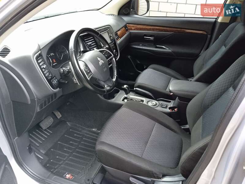 Внедорожник / Кроссовер Mitsubishi Outlander 2013 в Харькове