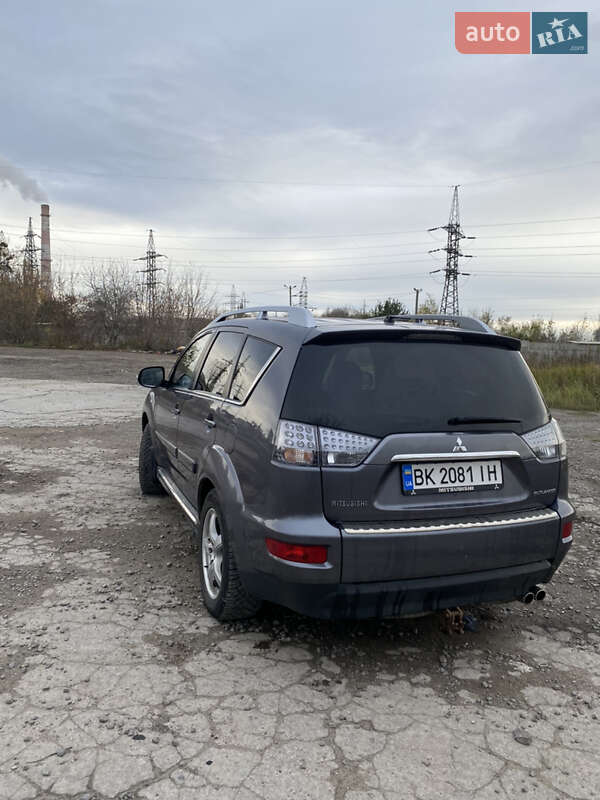 Внедорожник / Кроссовер Mitsubishi Outlander 2010 в Здолбунове