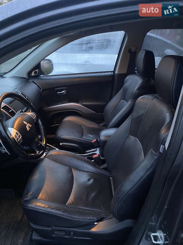 Внедорожник / Кроссовер Mitsubishi Outlander 2010 в Здолбунове