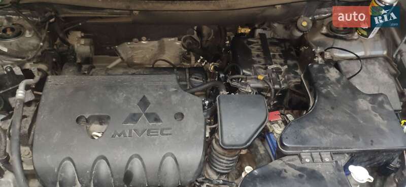 Позашляховик / Кросовер Mitsubishi Outlander 2017 в Києві