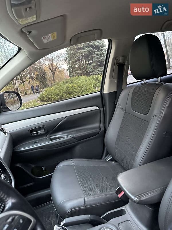 Позашляховик / Кросовер Mitsubishi Outlander 2014 в Кривому Розі