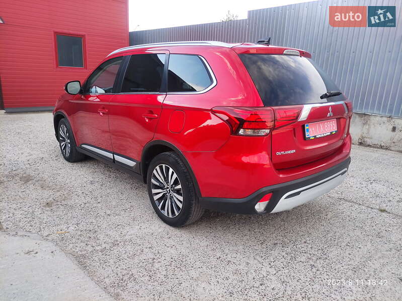 Внедорожник / Кроссовер Mitsubishi Outlander 2019 в Киеве