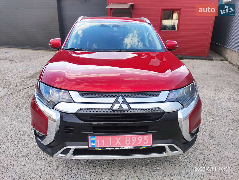 Внедорожник / Кроссовер Mitsubishi Outlander 2019 в Киеве