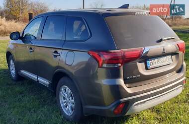 Внедорожник / Кроссовер Mitsubishi Outlander 2019 в Долинской