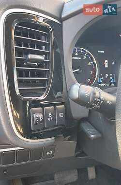 Внедорожник / Кроссовер Mitsubishi Outlander 2019 в 